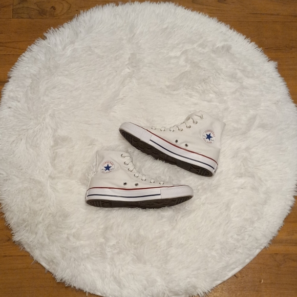 Converse - Picture 2 of 3